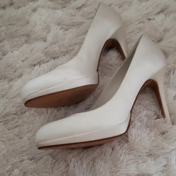 Stuart Weitzman heels 7. 1/2 - Picture 2 of 3